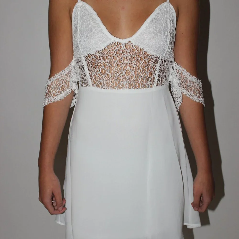White Angelic Dress - Picture 2 of 2